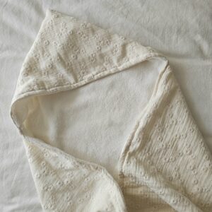 Badcape/Wikkeldoek  EMBROIDERY, Naturel bamboe