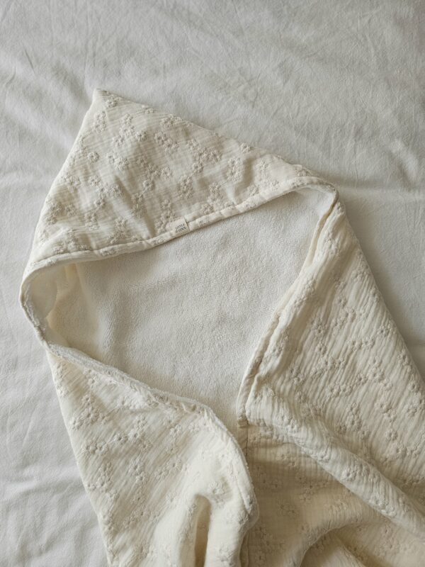 Badcape/Wikkeldoek  EMBROIDERY, Naturel bamboe