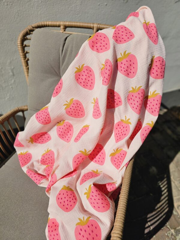 XL Beach Swaddle - STRAWBERRIES