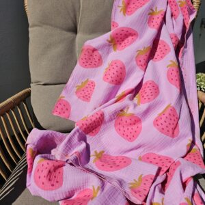 XL Beach Swaddle - STRAWBERRIES