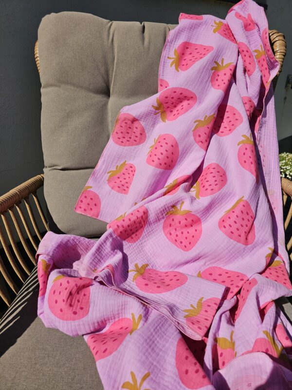 XL Beach Swaddle - STRAWBERRIES