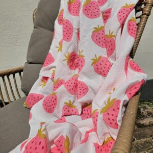 XL Beach Swaddle - STRAWBERRIES Pink