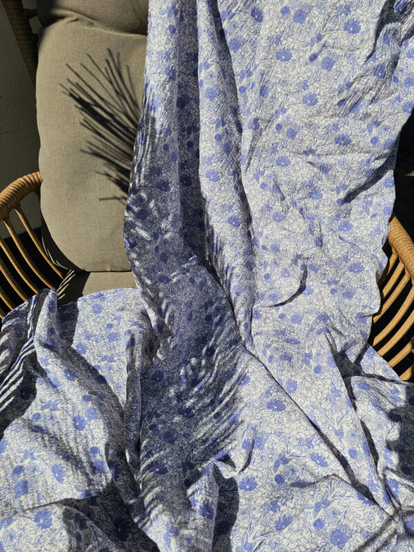 XL Beach Swaddle - flowers blue