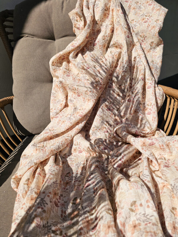 XL Beach Swaddle - Pastel flowers