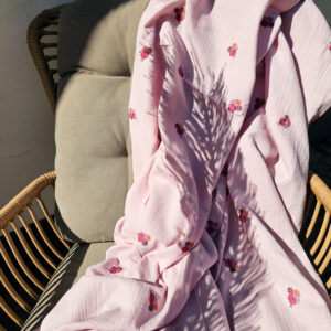 XL Beach Swaddle - embrodery bloemen old lila