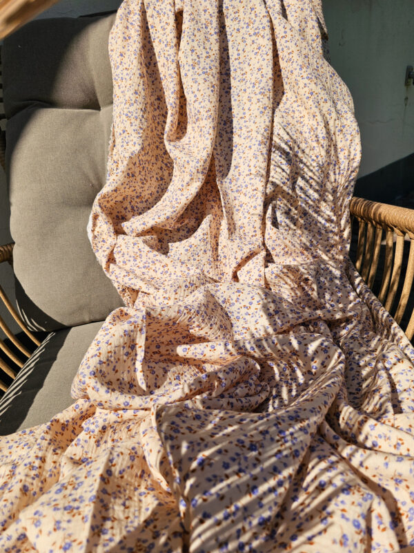 XL Beach Swaddle - Blue mini flowers