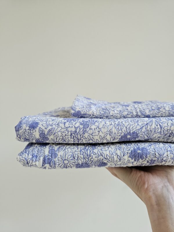 Swaddle - flowers blue