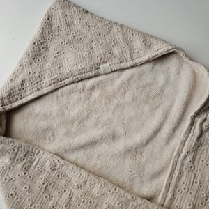 Badcape/Wikkeldoek broderie bruin