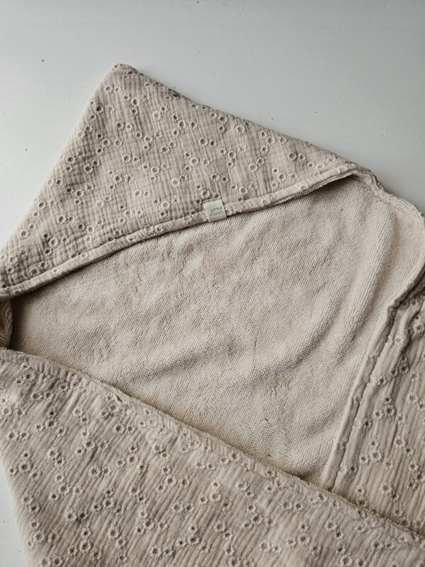 Badcape/Wikkeldoek broderie bruin