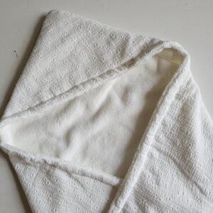 Badcape/Wikkeldoek Embroidery Ecru