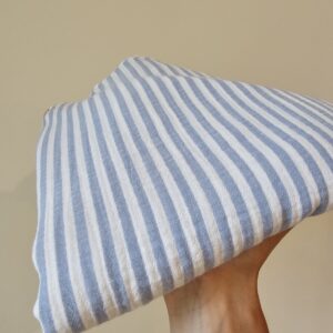 XL Beach Swaddle - streepjes baby blauw ecru