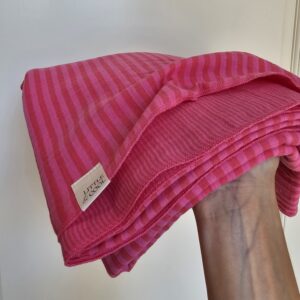 XL Beach Swaddle - streepjes klein en groot fel roze