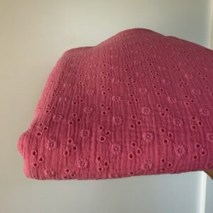 XL Beach Swaddle - broderie pink