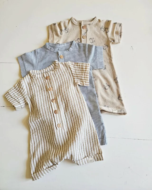 Nieuw onlineZe nieuwe zomer collectie staat nu online..Deze pakjes zijn der vanaf 50/56 t/'m 98/104Voor welke zou jij gaan?
