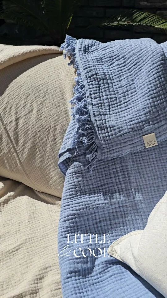 𝗫𝗟 𝗕𝗲𝗮𝗰𝗵 𝘀𝘄𝗮𝗱𝗱𝗹𝗲𝘀Jaaa ze zijn weer op voorraad, de heerlijkste fijnste doeken voor de zomer, onze exclusieve XL Beach swaddles!!! We hebben veel keuze aan printjes en kleuren☀️200cm x 130cm
Multifunctionele doeken
•als badlaken
•ideaal voor over je tuinbank of tuinstoelen
•als picknickkleed
•om mee te nemen op vakantie
•als tafelkleed
•om onder te slapen
•lichtgewicht en droogt snel
•extra groot𝘔𝘶𝘴𝘵𝘩𝘢𝘷𝘦 𝘷𝘰𝘰𝘳 𝘥𝘦 𝘻𝘰𝘮𝘦𝘳𝗟𝗶𝘁𝘁𝗹𝗲&𝗖𝗼𝗼𝗹#beachswaddle #xlswaddle #mousseline #hydrofiel #hydrofieledoek #baby #kids #mommies #vakantie #musthave #zomer #tuinset #loungeset #badlaken #littleandcool