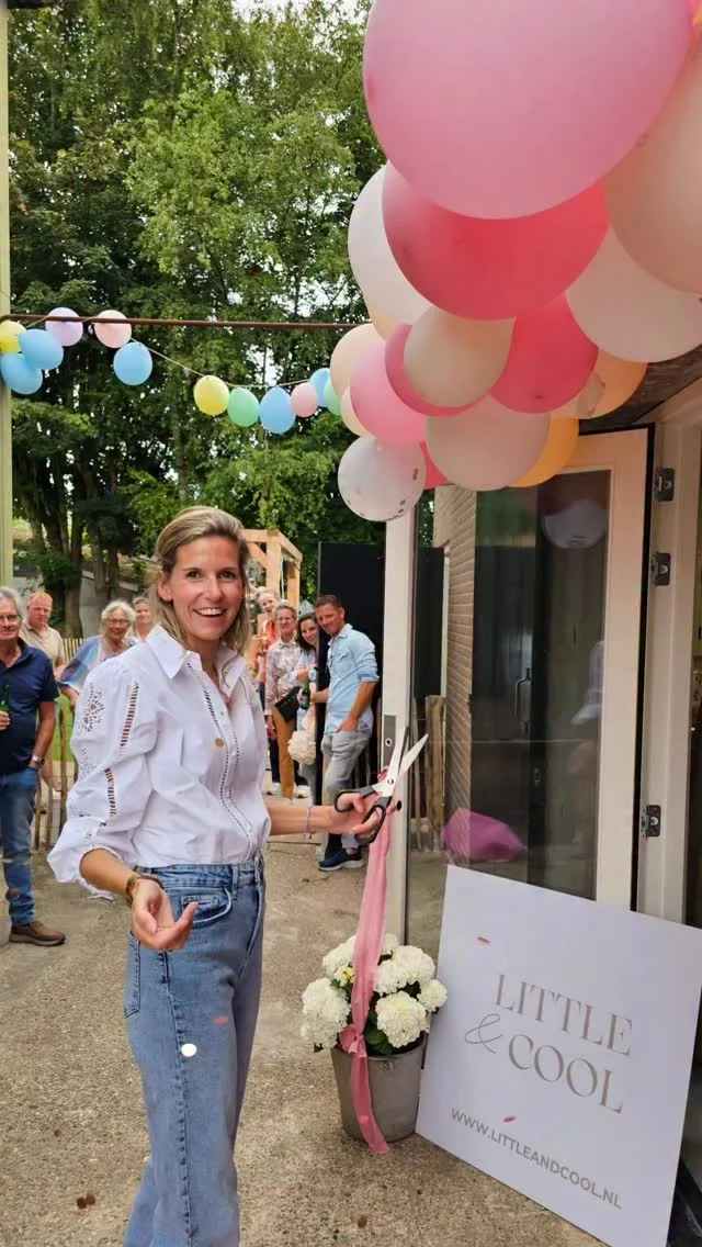 OpeningVandaag was de grote opening het nieuwe atelier is nu echt geopend. Vanmorgen eerst de sempel sale met heel veel lieve mensen die kwamen shoppen en in de middag kwamen vrienden en familie langs om een gezellig borel te drinken. Was een druke maar geslaagt dag.. 🥂Alleen dit weekend shop je met 15% korting op de hele collectie uitgezonderd sale babynestje en cado bonnen.
Code FEESTWEEKEND