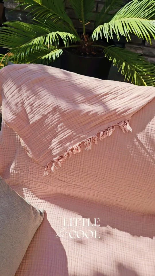 ☀️🐚15% KORTING OP DE XL BEACH SWADDLES🐚☀️Ideaal voor op vakantie, naar het strand, op de boot, op je tuinbank, als picknickkleed, als tafelkleed, om onder te slapen met warme dagen... Multifunctionele doeken! De XL Beachswaddles 130×200cm dus echt lekker groot15% korting in onze webshop! CODE: FEESTWEEKEND*Korting geldig t/m maandag!*korting uitgezonderd op babynestjes, sale en giftcards#tropischetemperaturen #zomer #warmedagen #stranddagen #swaddles #beachswaddles #XLswaddle #onlineshoppen #baby #newborn #zwanger #jongen #meisje #babykleding #kinderkleding #accessoires #babymusthaves #littleandcool