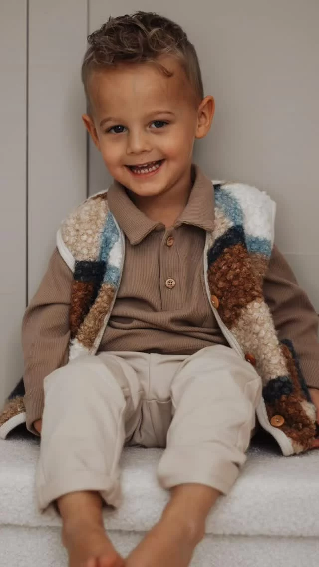 Boys outfitHoe stoer.. De gilletje maakt de outfit helemaal of ook heerlijk voor in het voorjaar.