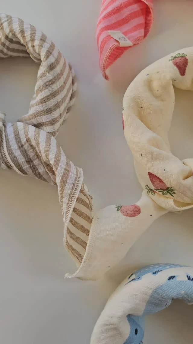 Nieuw onlineKijk nou hoe leuk de nieuwe sjaaljes staan online.
Voor welke zou jij gaan?#babykleding #kinderoutfit #meisjeskleding #kidsfashion #newcollection newonline