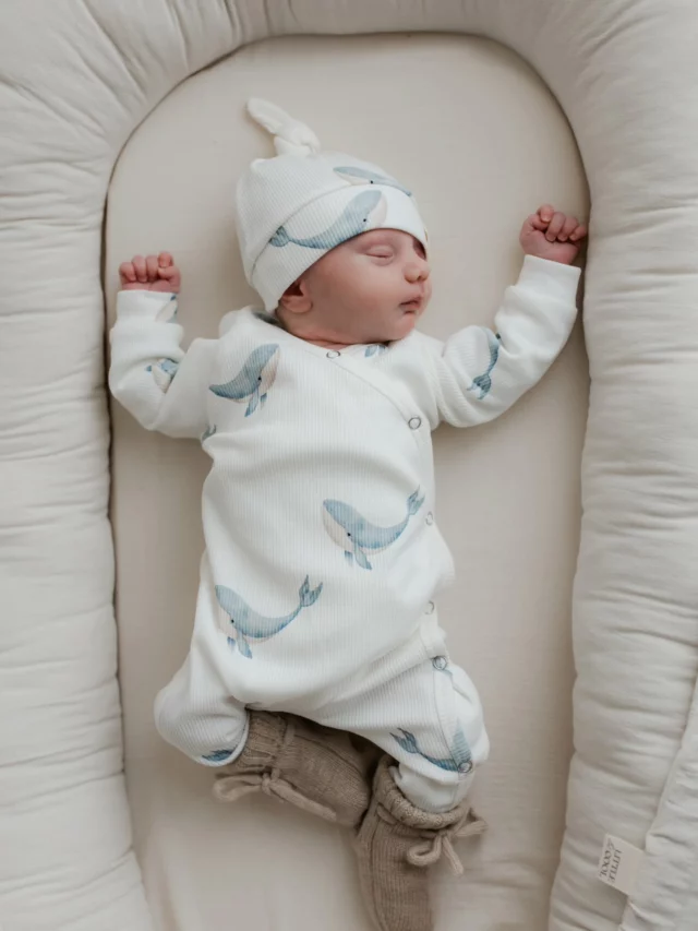 Gister avond laat kreeg ik een berichtje van @kidsbrandvisuals met de fotos van de shoot ik kan jullie zeggen ze zijn echt weer geweldig geworden. Aankomende weken ga ik jullie zeker spemme met heel veel mooie plaatjes.Dit setje vind ik zelf echt geweldig hoe leuk als je een zomer baby verwacht.#babykleding #babyboy #eerstepakje #boxpakjes #handmade