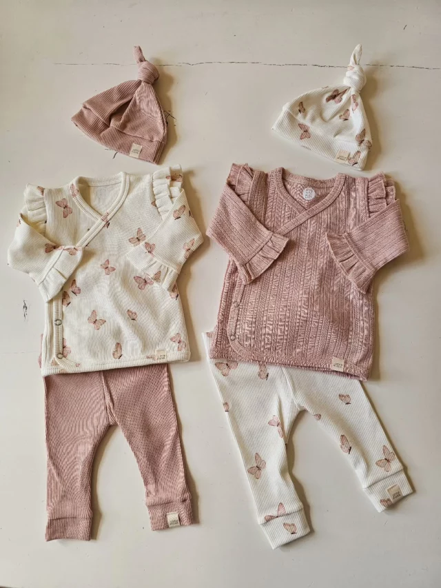 New onlineWelk setje zou hij gaan? Voor links over rechts?#babyshopping #babymeisje
#eerstepakje
#vlinder