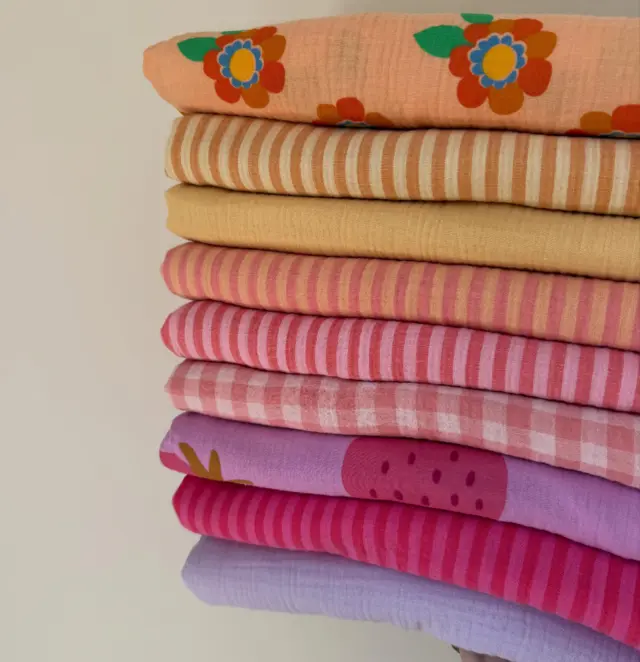 Win win winWe hebben wat leuks voor jullie.Win een XL beach Swaddle! (200 cm x 130 cm ) Echt de fijnste doeken voor de zomer. Ideaal voor onder te slapen ,tuinbank of tuinstoel, mee naar het strand of picknickkleed mee op vakantie als tafel kleed etc. Echt een multifunctionele doek. En ze blijven ook nog eens supermooi! Lichtgewicht, zacht, droogt snel echt ideaal.Wat moet je doen om kans te maken
🍓volg @little_and_cool en @nadechedegroot
🌸Reageer welke doek je graag zou willen winnen.
☀️tag 3 of meer vriendinnen die deze winactie ook niet mogen missen.
🌴 Delen in story is lief maar niet verplicht.Maandag maken we de winnaar bekend.#winacties #hydrofieldoek #swaddlebaby #musthave #strandlaken