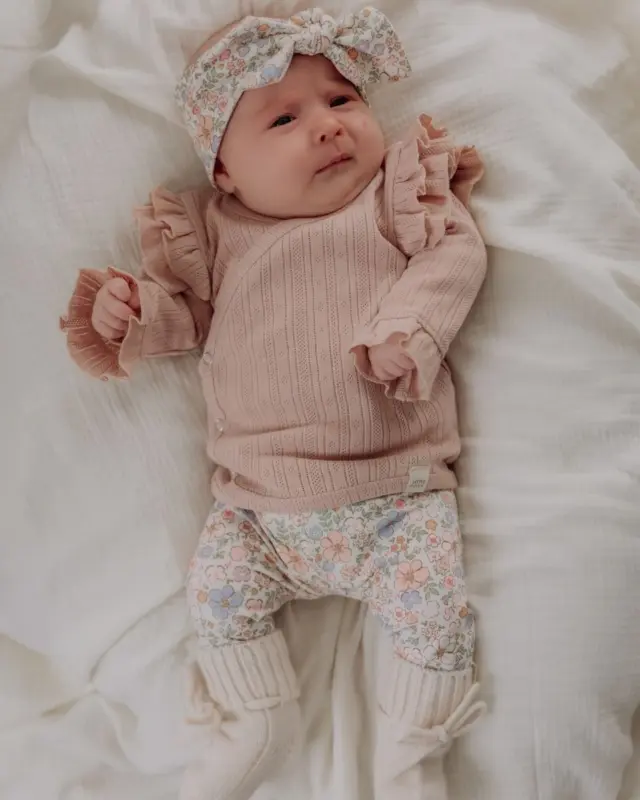 Baby outfitAls je het mij vraagt is dit een van me favoriete zomer setjes. Vind het zo lief setje.#babykleding #babymeisje #babygirl #handmade #newborn